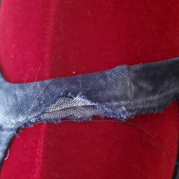 Cold shoulder, flowy top - Picture 4 of 4